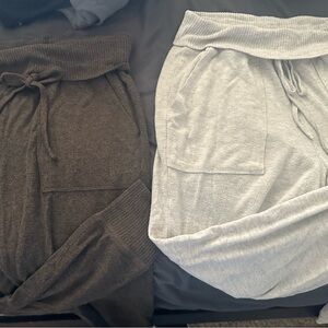 Bundle of 2 pair of woman’s American Eagle light weight jogger. Size medium